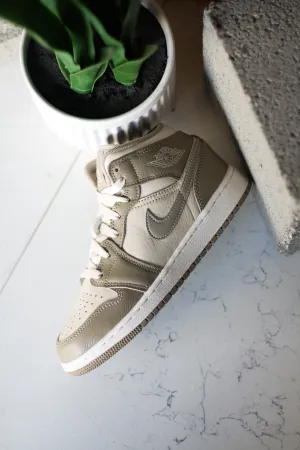 AIR JORDAN 1 MID (GS) "LEGEND LT BROWN"