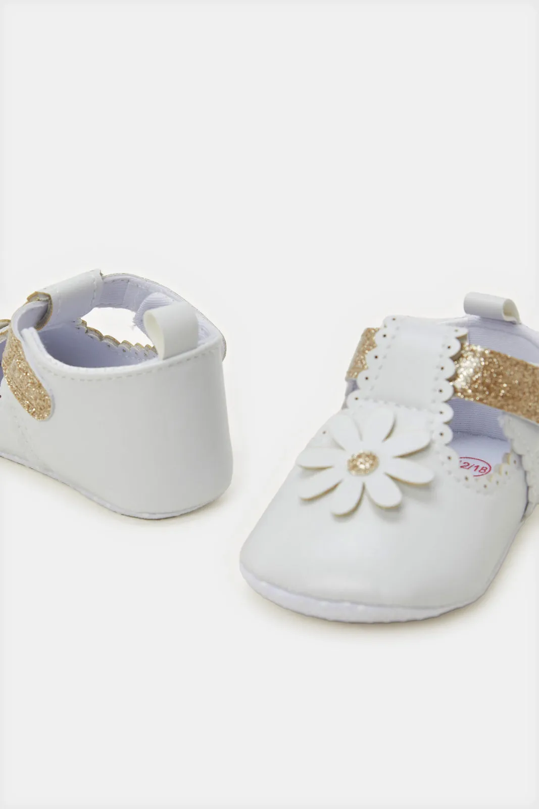 Baby White Flower Patch Pram Shoe