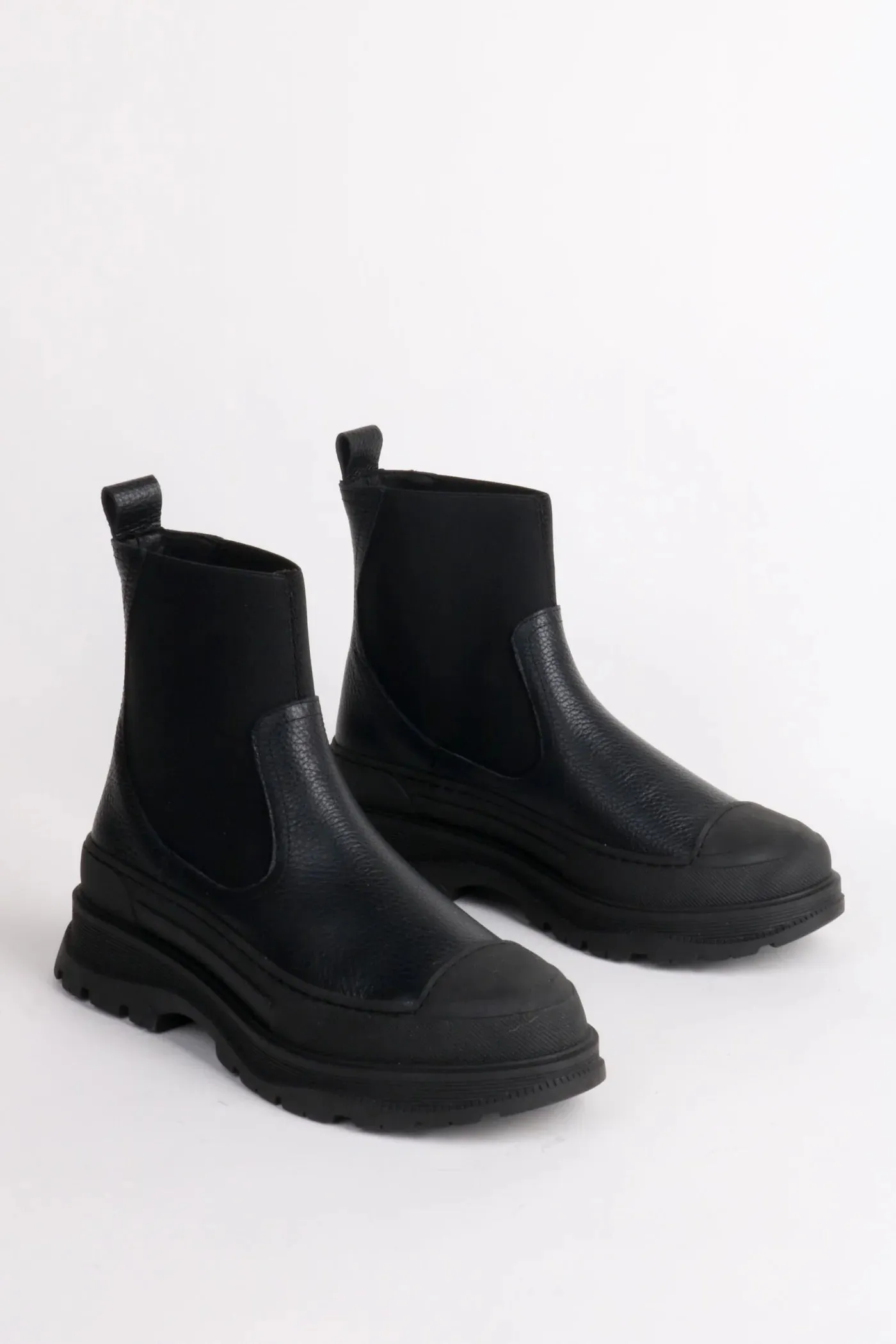 Court Lug Sole Platform Boot - Black