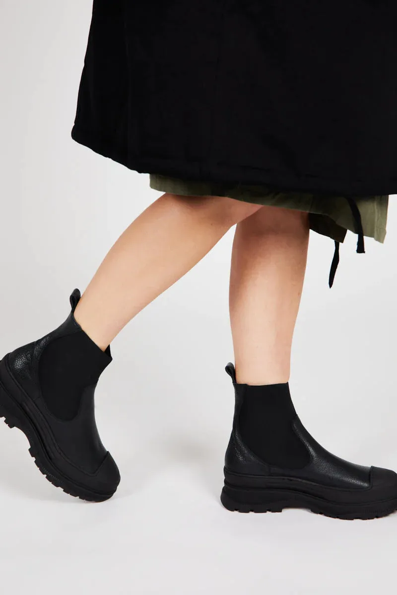 Court Lug Sole Platform Boot - Black